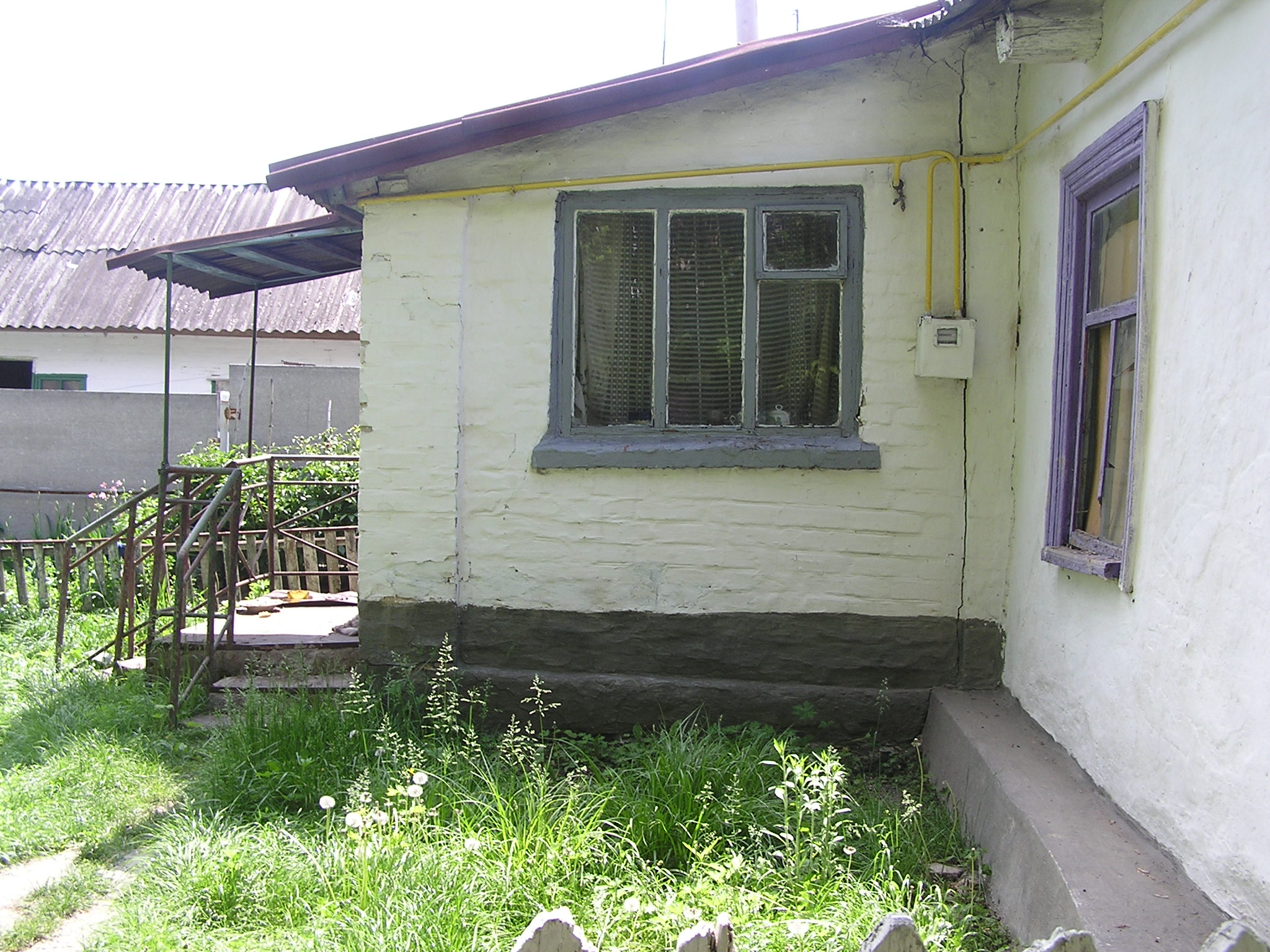 Korsun. House aged from mid-19th century similar to those where the Gnoyenskys lived. Year 2007-2011.