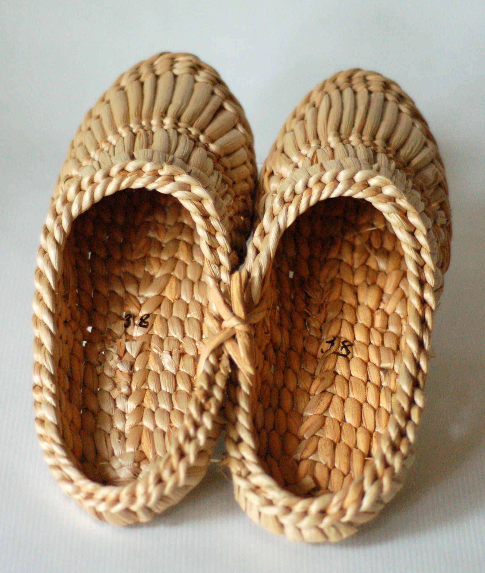 Adult's lapti.
